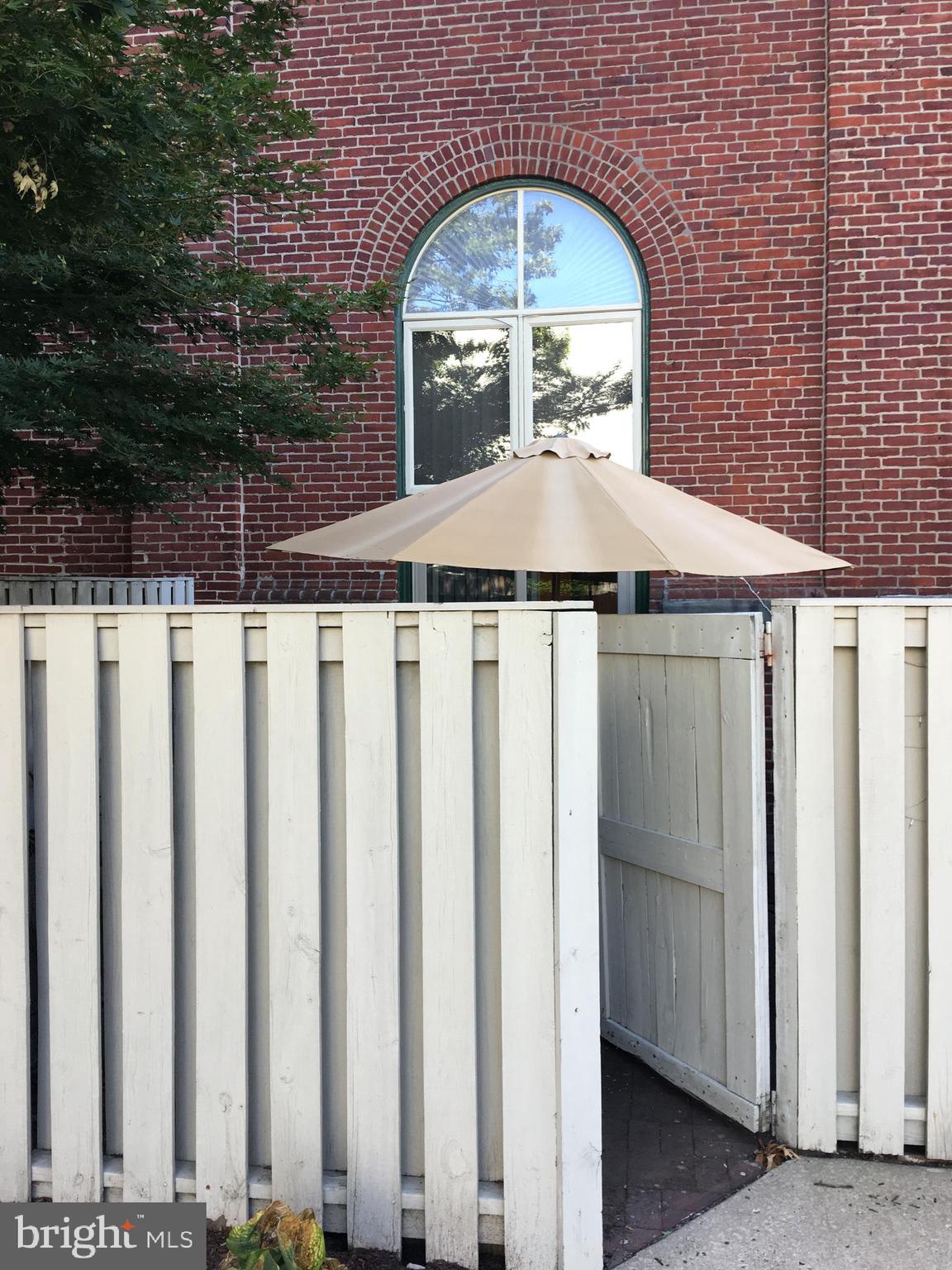 FAIRMOUNT - Residential Lease