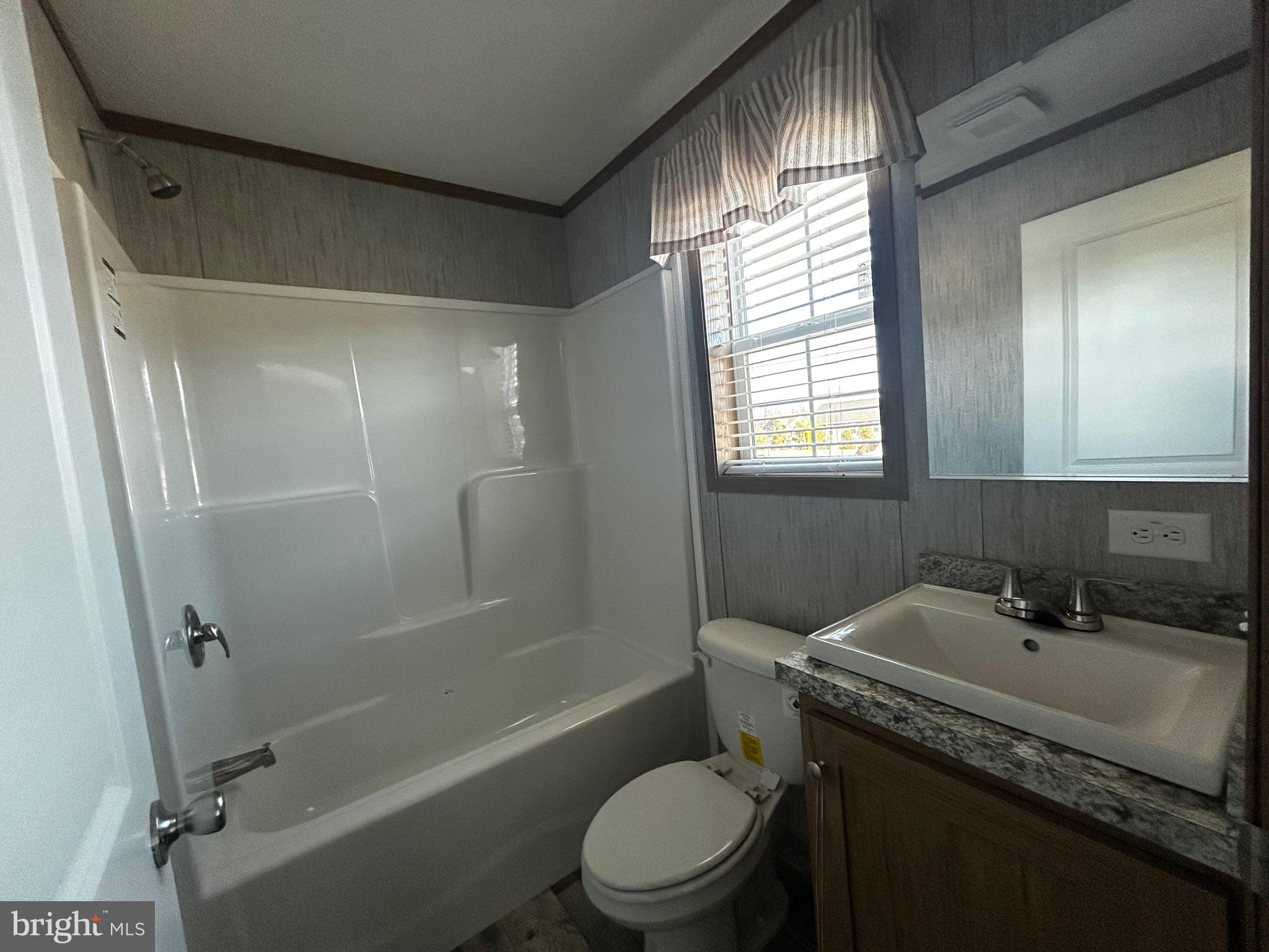 MIDDLE CREEK VILLAGE - Residential