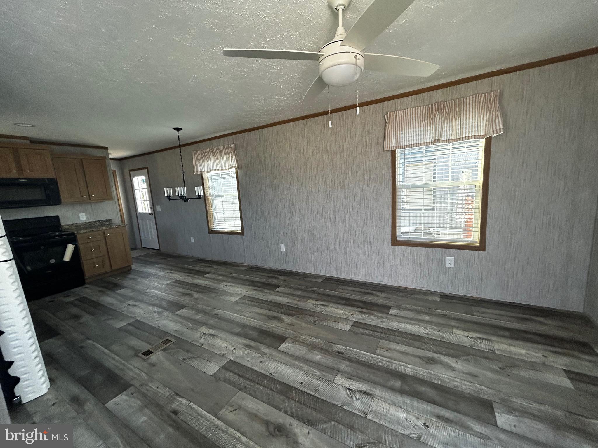 MIDDLE CREEK VILLAGE - Residential