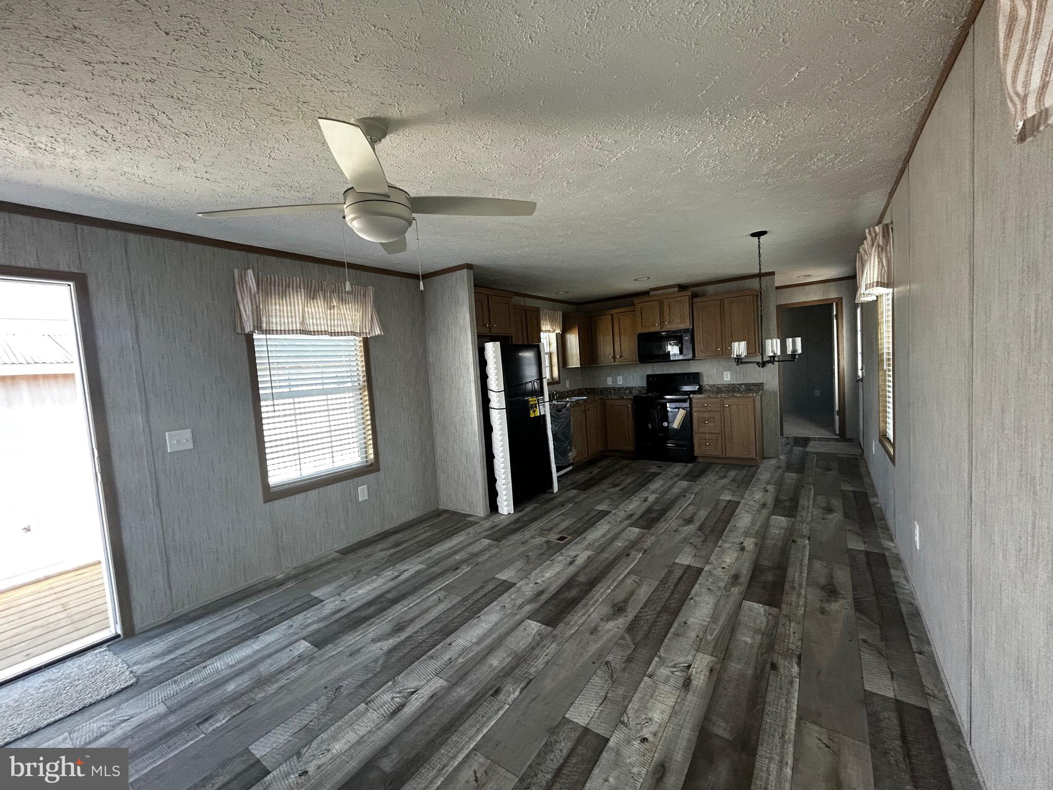 MIDDLE CREEK VILLAGE - Residential