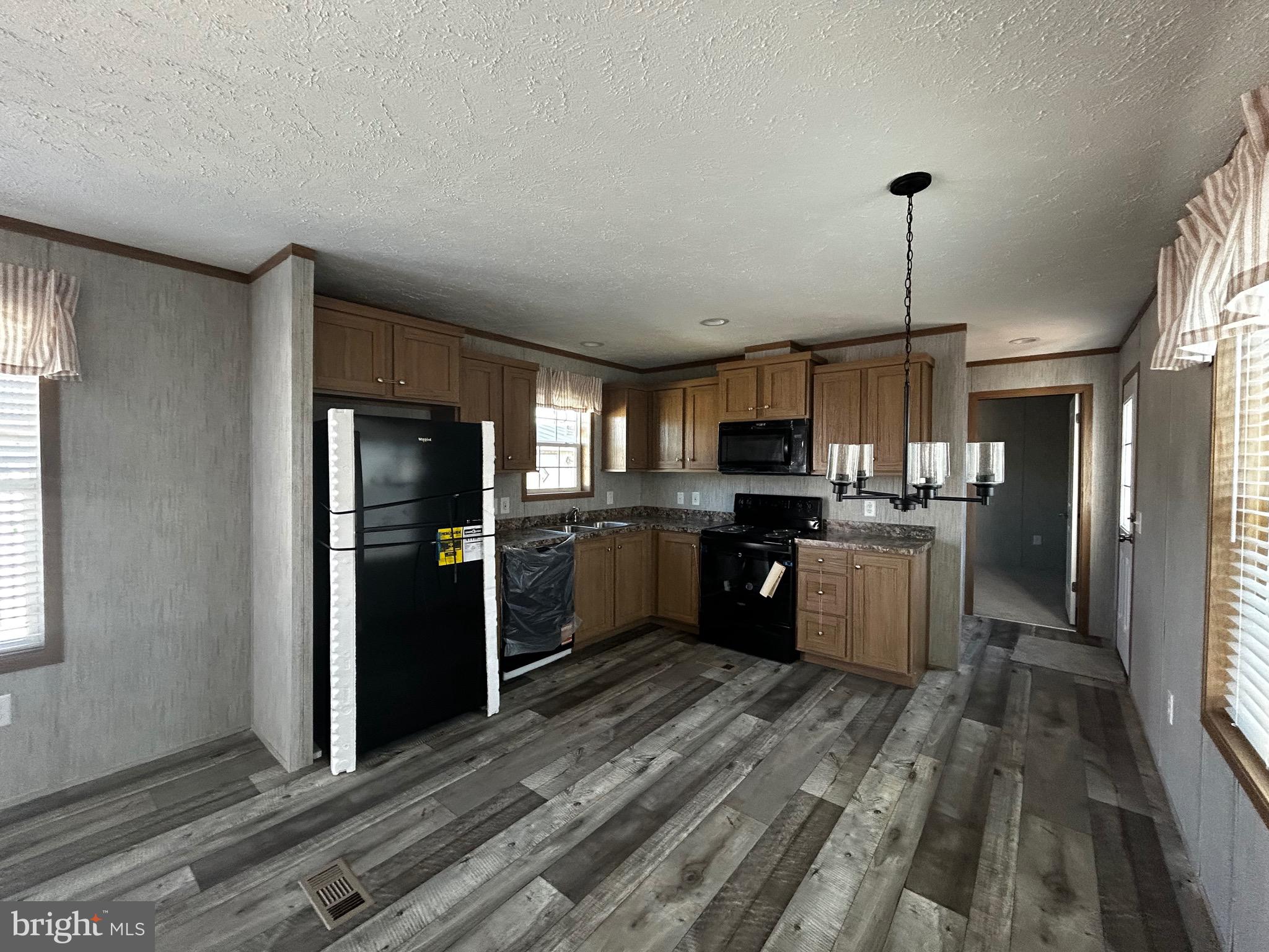 MIDDLE CREEK VILLAGE - Residential