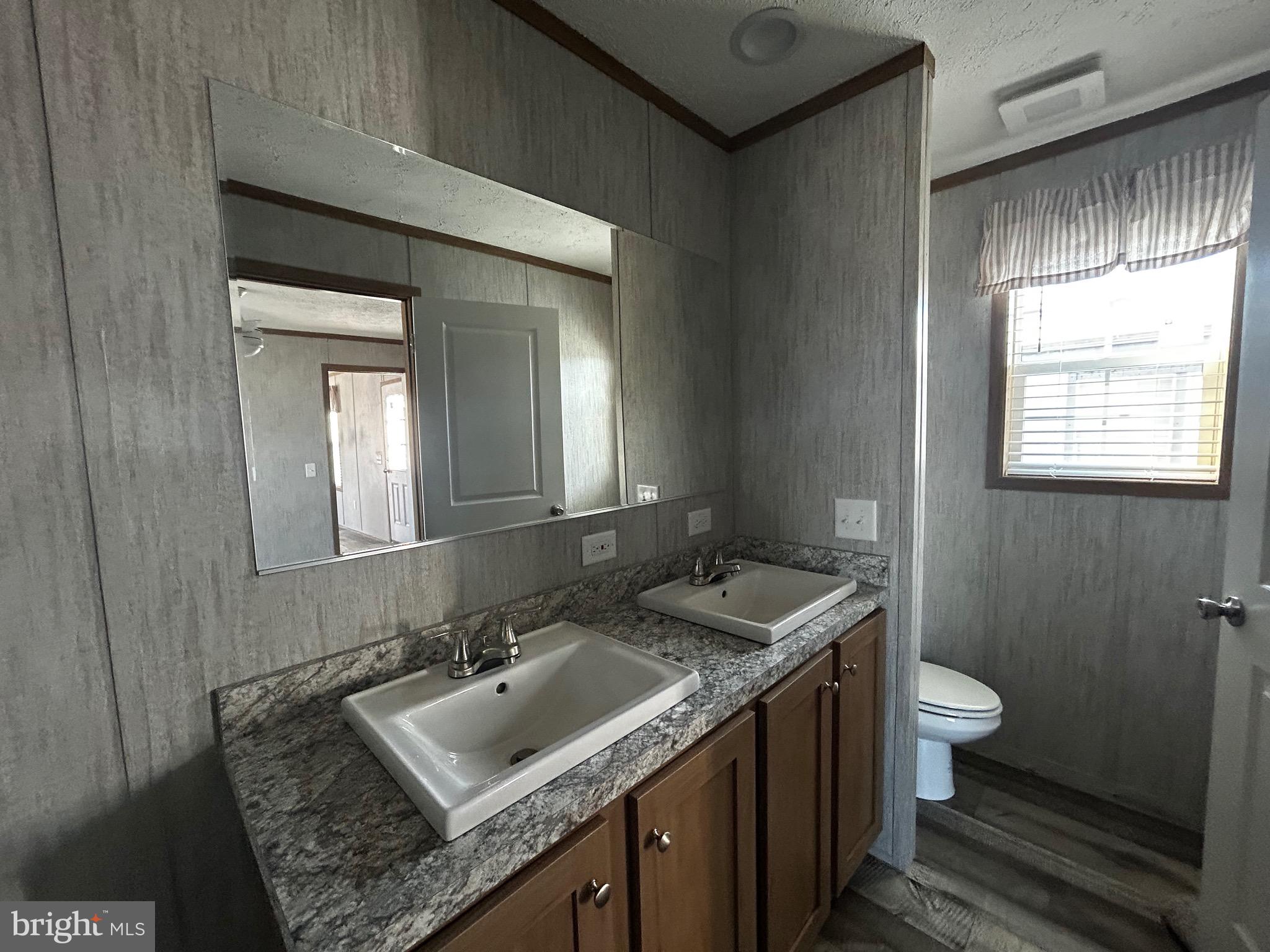 MIDDLE CREEK VILLAGE - Residential