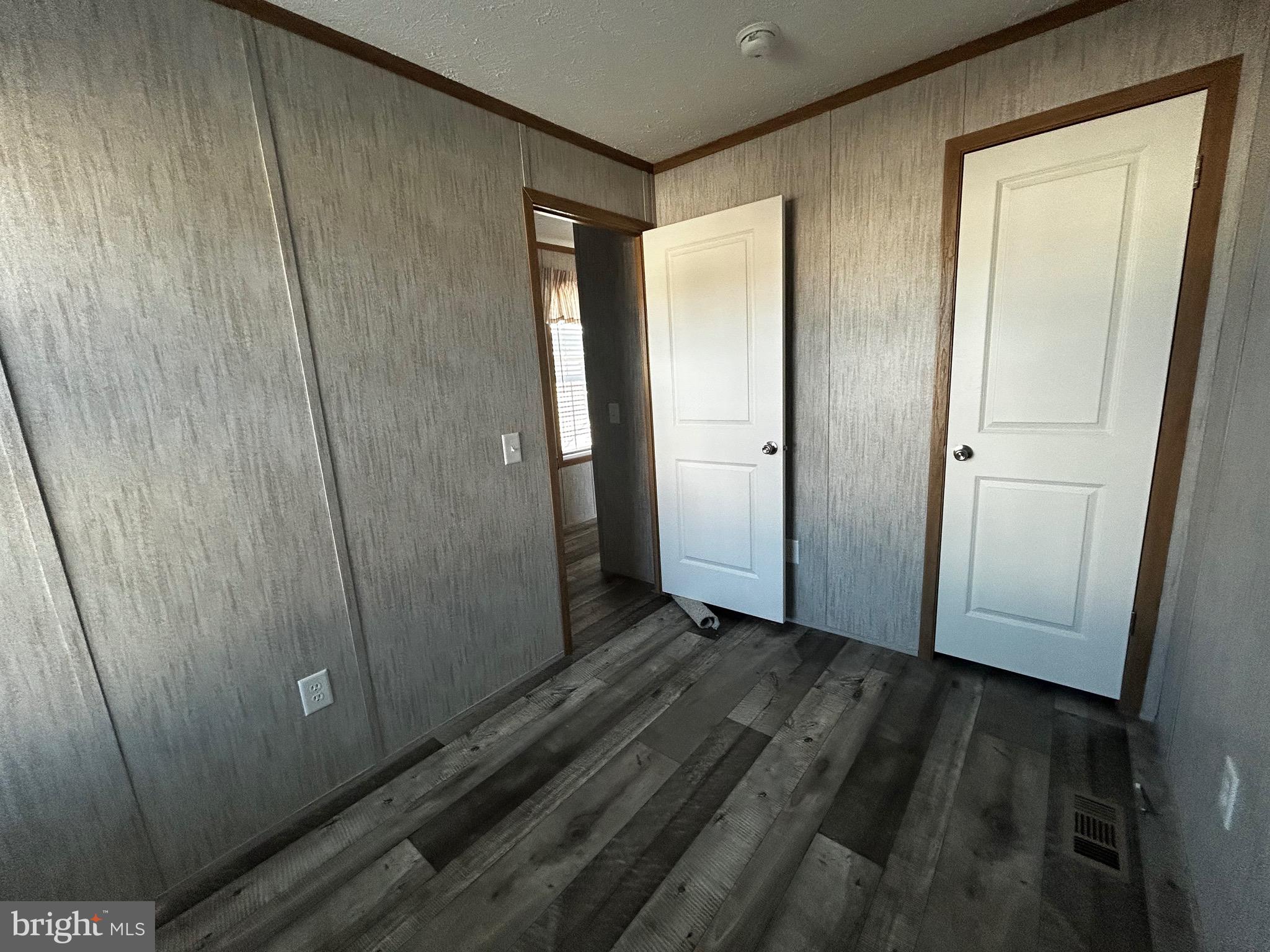 MIDDLE CREEK VILLAGE - Residential