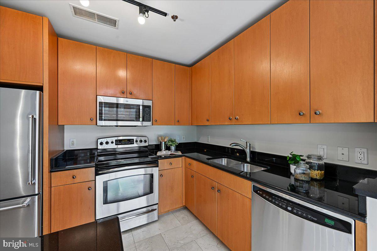 520 JOHN CARLYLE STREET 343