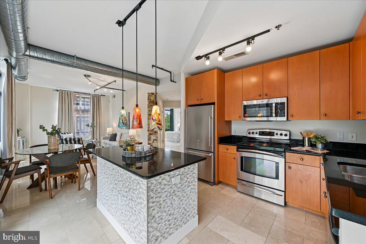 520 JOHN CARLYLE STREET 343