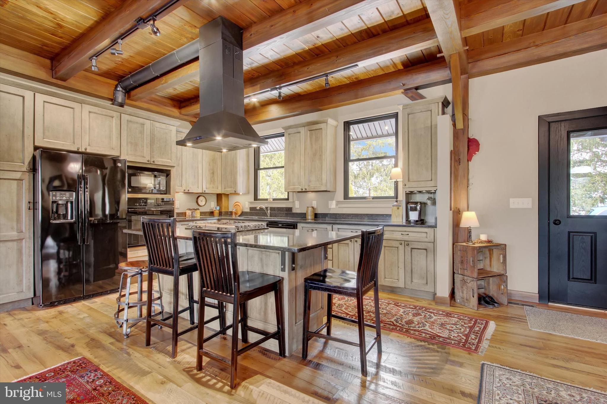 LAKE HERITAGE - Residential