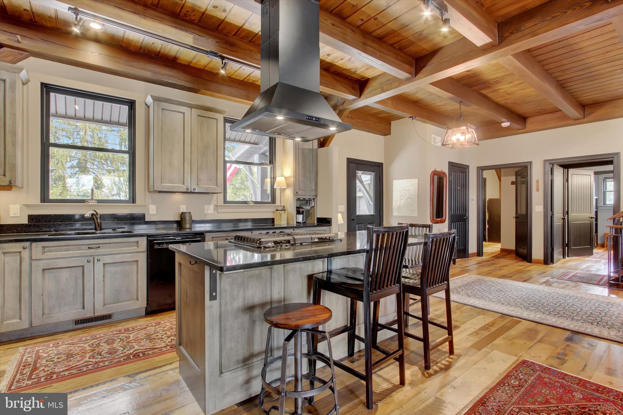 LAKE HERITAGE - Residential