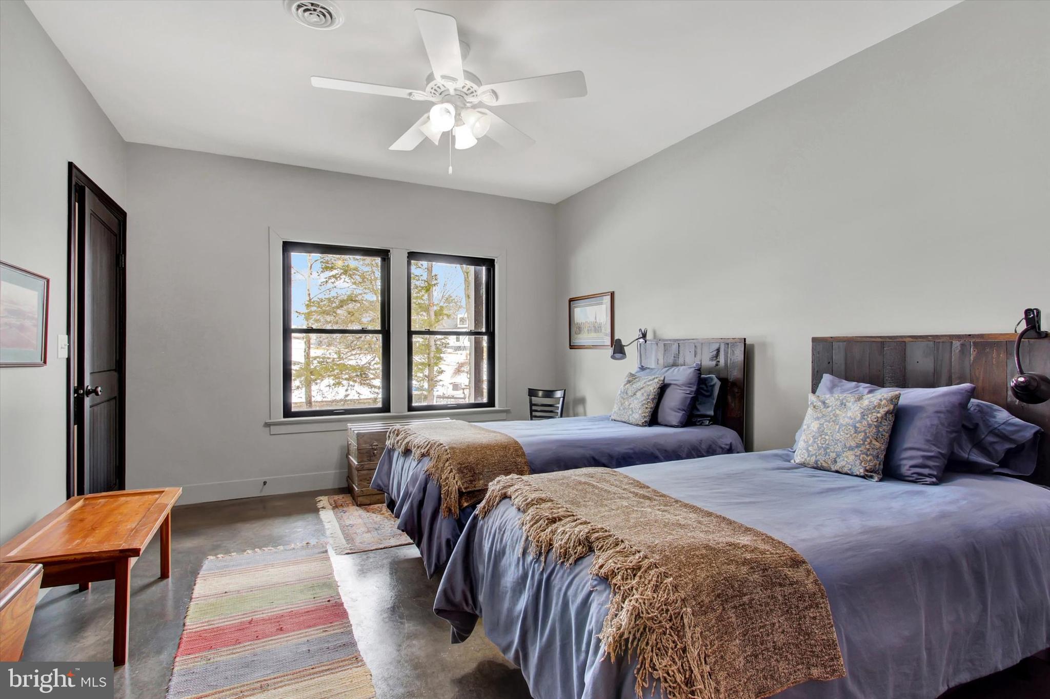 LAKE HERITAGE - Residential