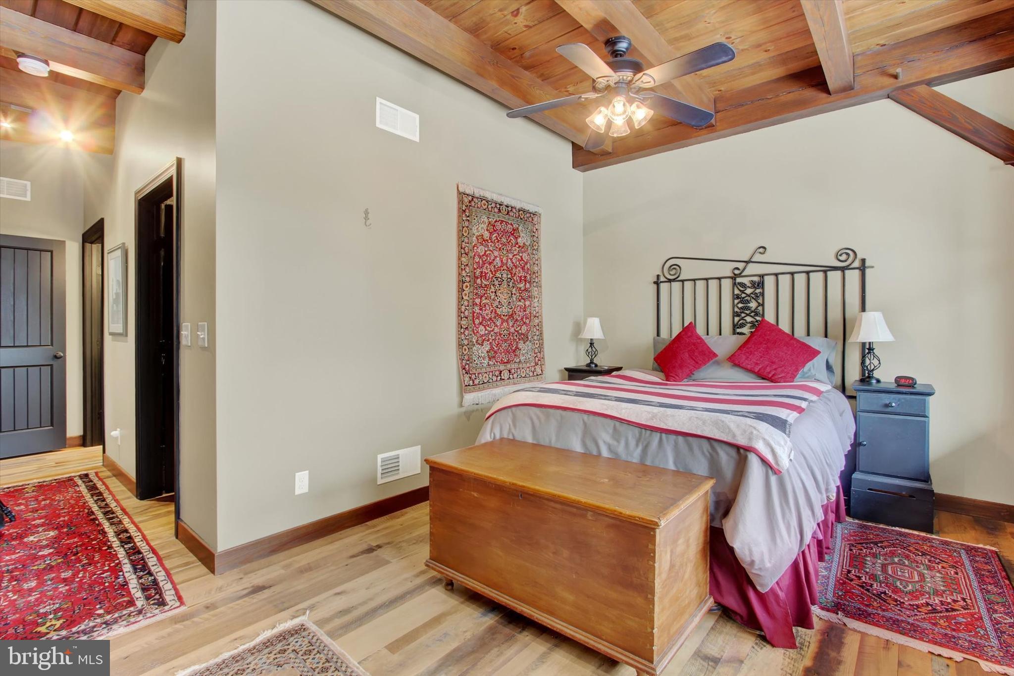 LAKE HERITAGE - Residential