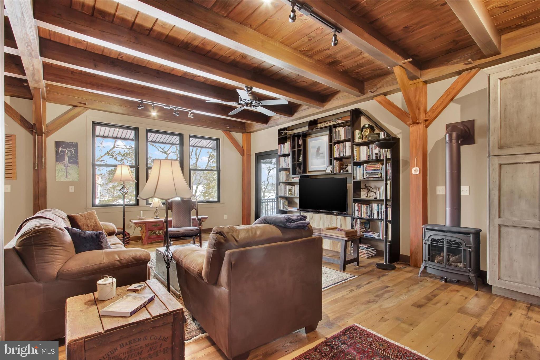 LAKE HERITAGE - Residential