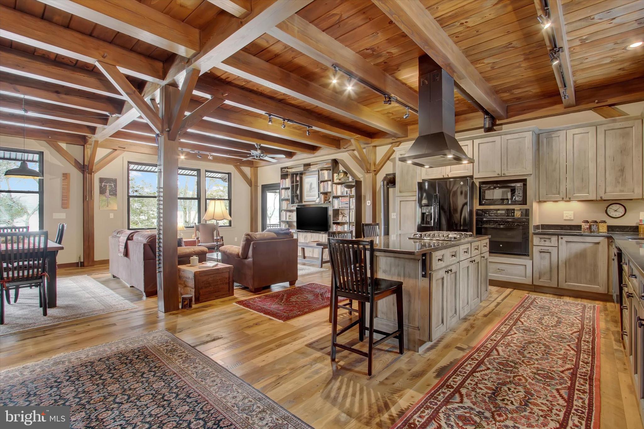 LAKE HERITAGE - Residential