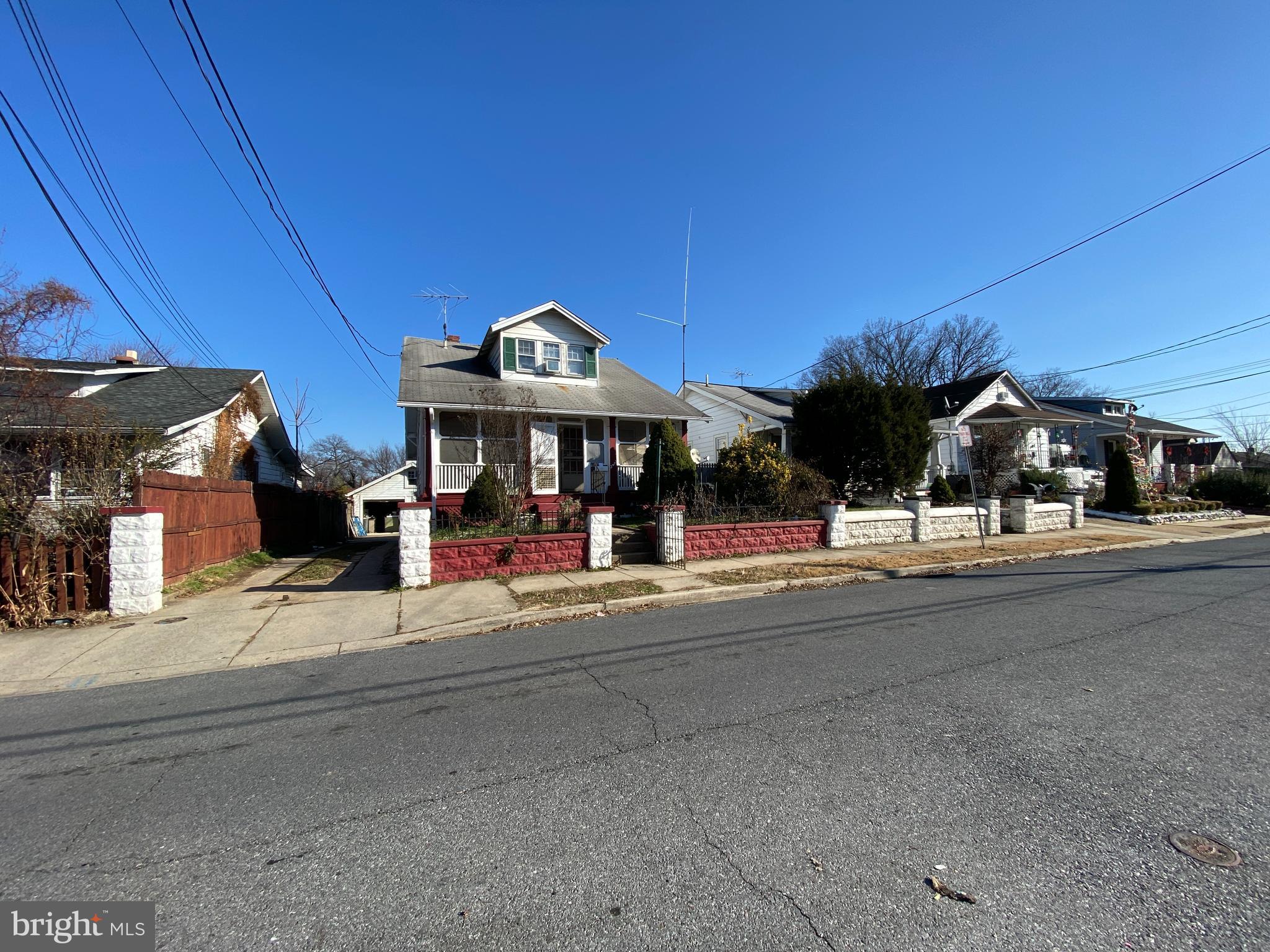 COLMAR MANOR - Residential