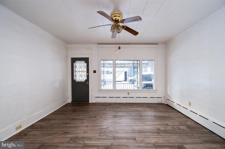 Charming 3-Bedroom Home with Finished Attic, Beautiful Kitchen, and Spacious Backyard – Motivated Seller!

This lovely 3-bedroom home offers a finished attic, perfect for additional living space or storage. The updated kitchen features modern finishes, and the spacious backyard is ideal for outdoor entertaining or relaxation. Plus, there's a full bathroom, ensuring convenience and comfort throughout the home.

Motivated Seller – Sold as is. Easy to show and ready for your offers!