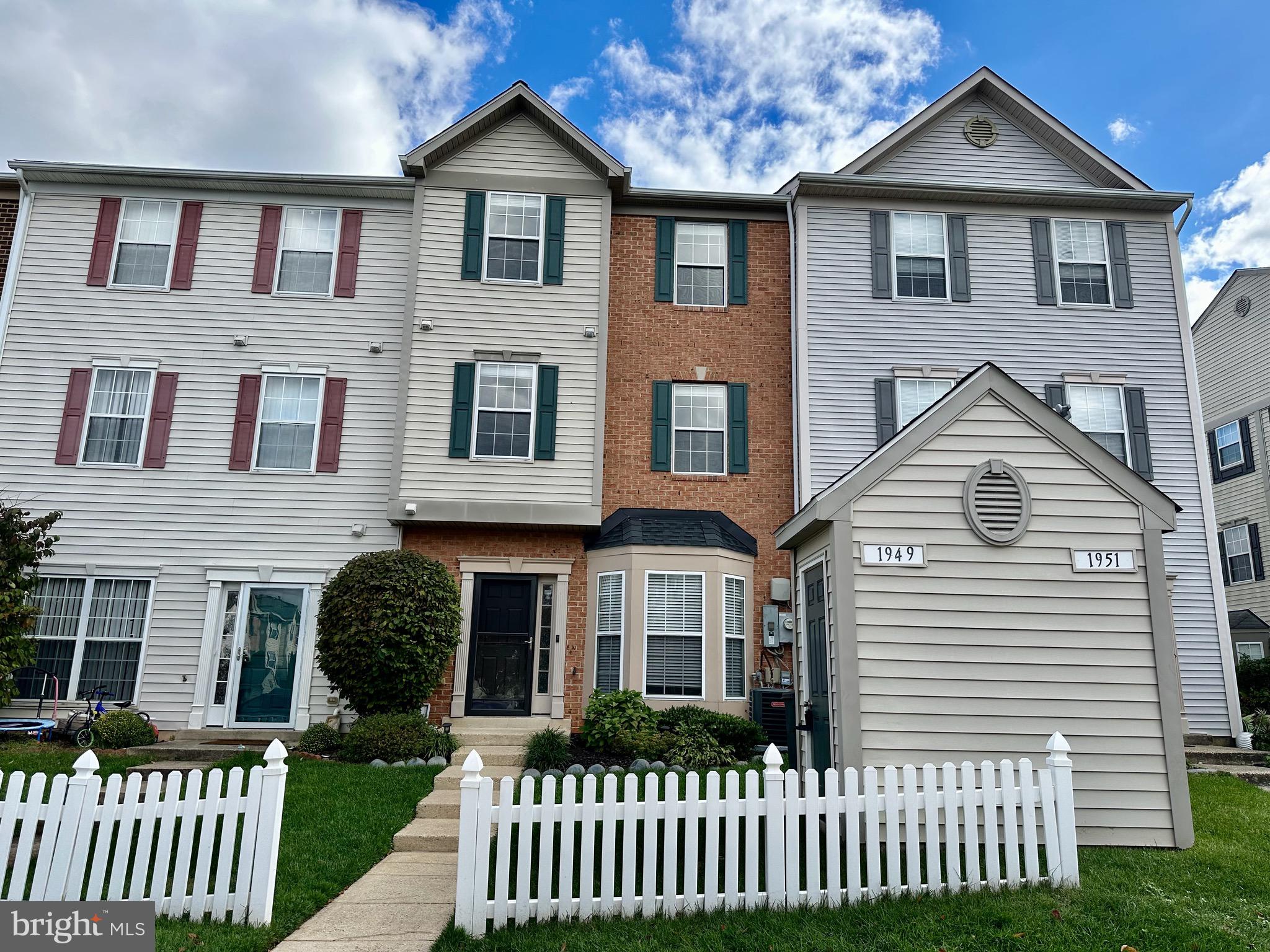 Beautiful, Move-In Ready Townhome in Sought-After Seven Oaks
Welcome to this light-filled, move-in ready townhouse in the desirable Seven Oaks community. This unique “back-to-back” style home offers a thoughtfully designed layout with no rear yard, a shared wall, and access to fantastic neighborhood amenities—including a community pool (seasonal), playgrounds, walking paths, a fitness center, and a community center. The neighborhood is pet-friendly, making it perfect for both two- and four-legged residents.
Inside, the main level features an open floor plan with an updated kitchen and a spacious living/dining combo, giving you plenty of options for arranging your space. Large windows flood the home with natural light, and a convenient powder room adds to the functionality.
Upstairs, the first upper level includes two comfortable bedrooms, a full bath, and a laundry room for added convenience. The private owner’s suite occupies the top level, boasting a generous walk-in closet, abundant natural light, and a relaxing ensuite with a soaking tub and separate stall shower.
This home also comes with two private, assigned parking spaces (Space #1949) for your convenience. Freshly updated and ready for immediate move-in (October 1st), this home offers comfort, style, and access to a vibrant, amenity-rich community—all in one package.