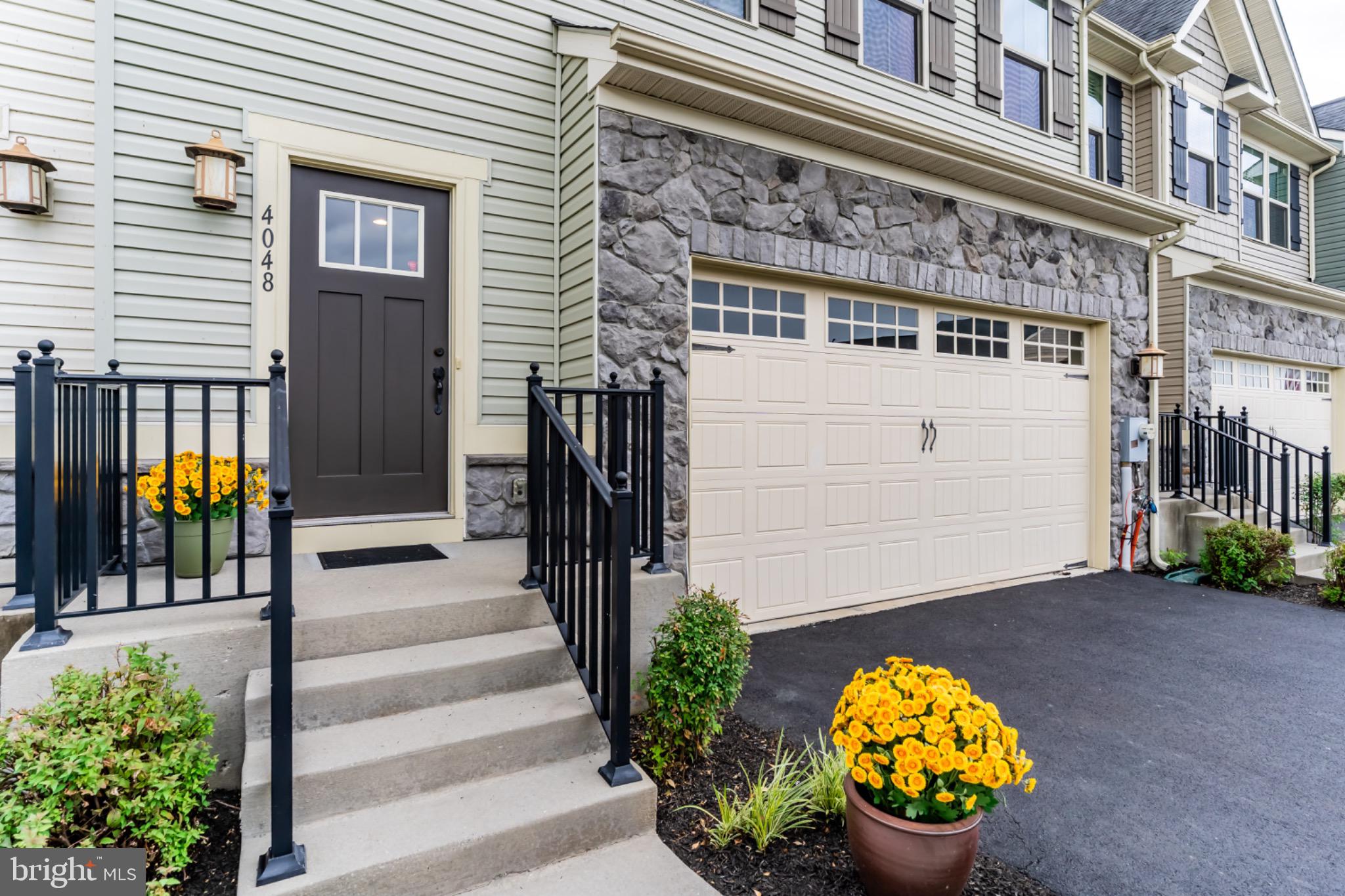 4048 SILVER CHARM COURT