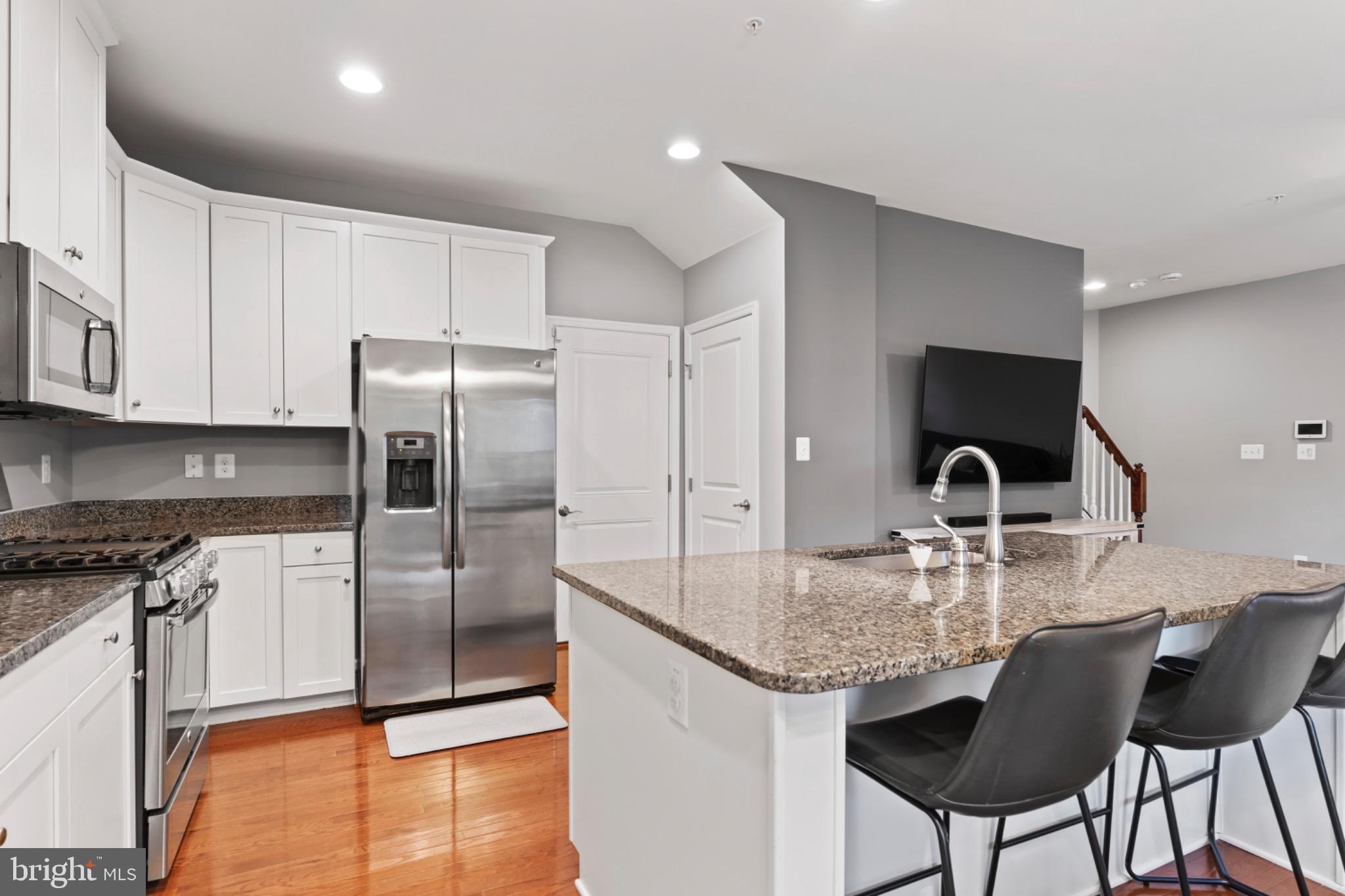 4048 SILVER CHARM COURT