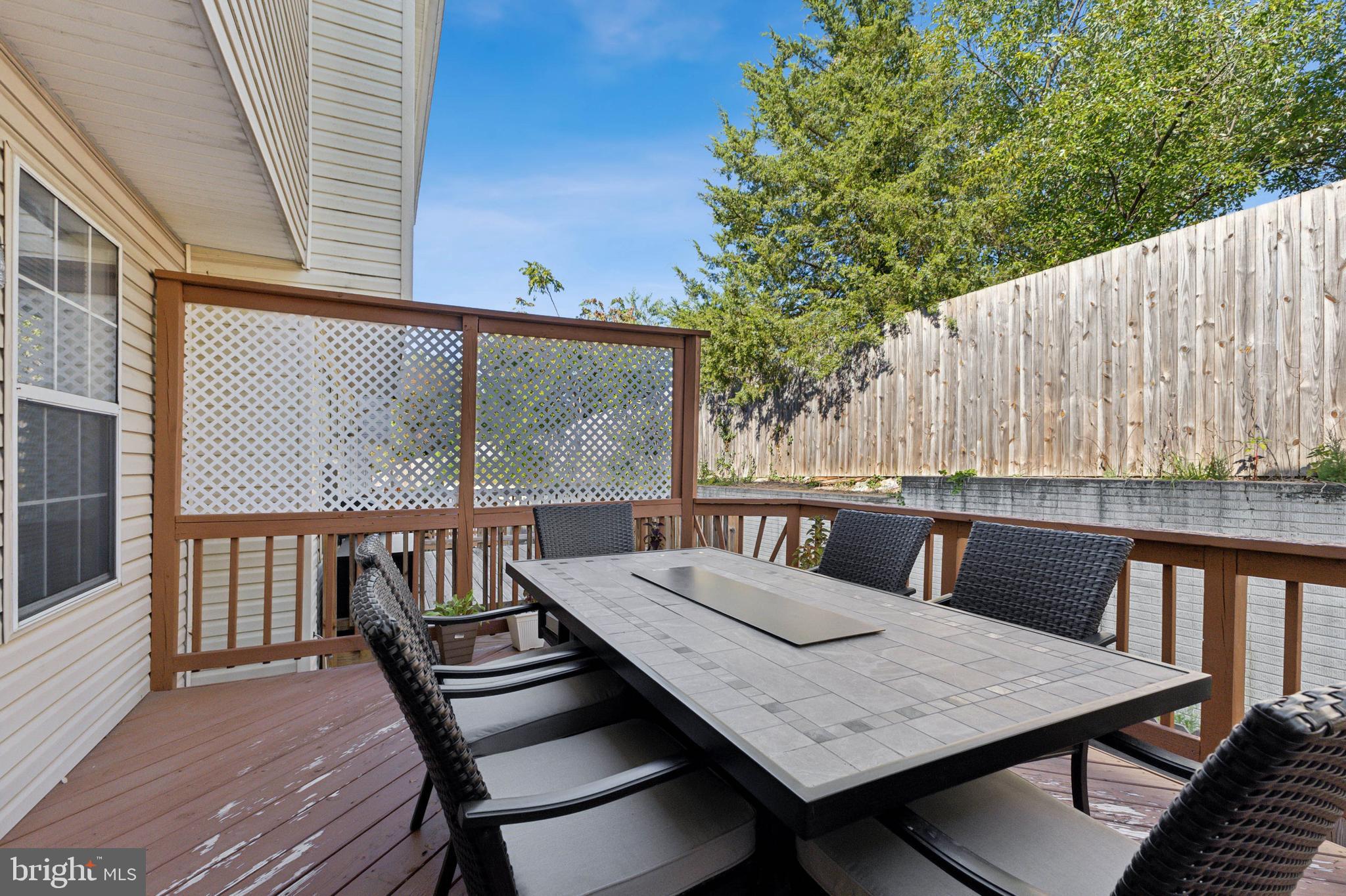 SUNNINGDALE MEADOWS - Residential