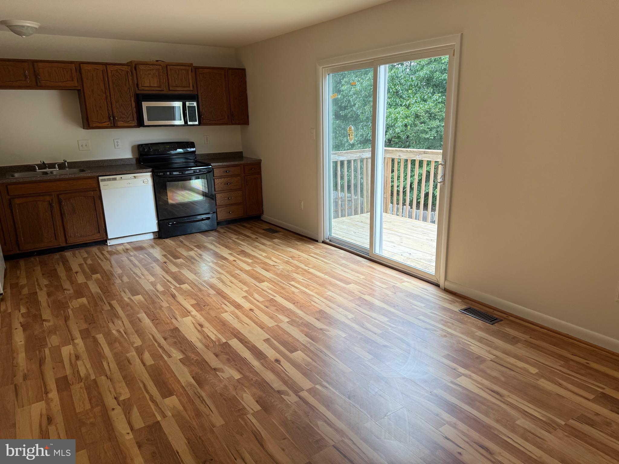 BREEZEWOOD FOREST EAST - Residential Lease