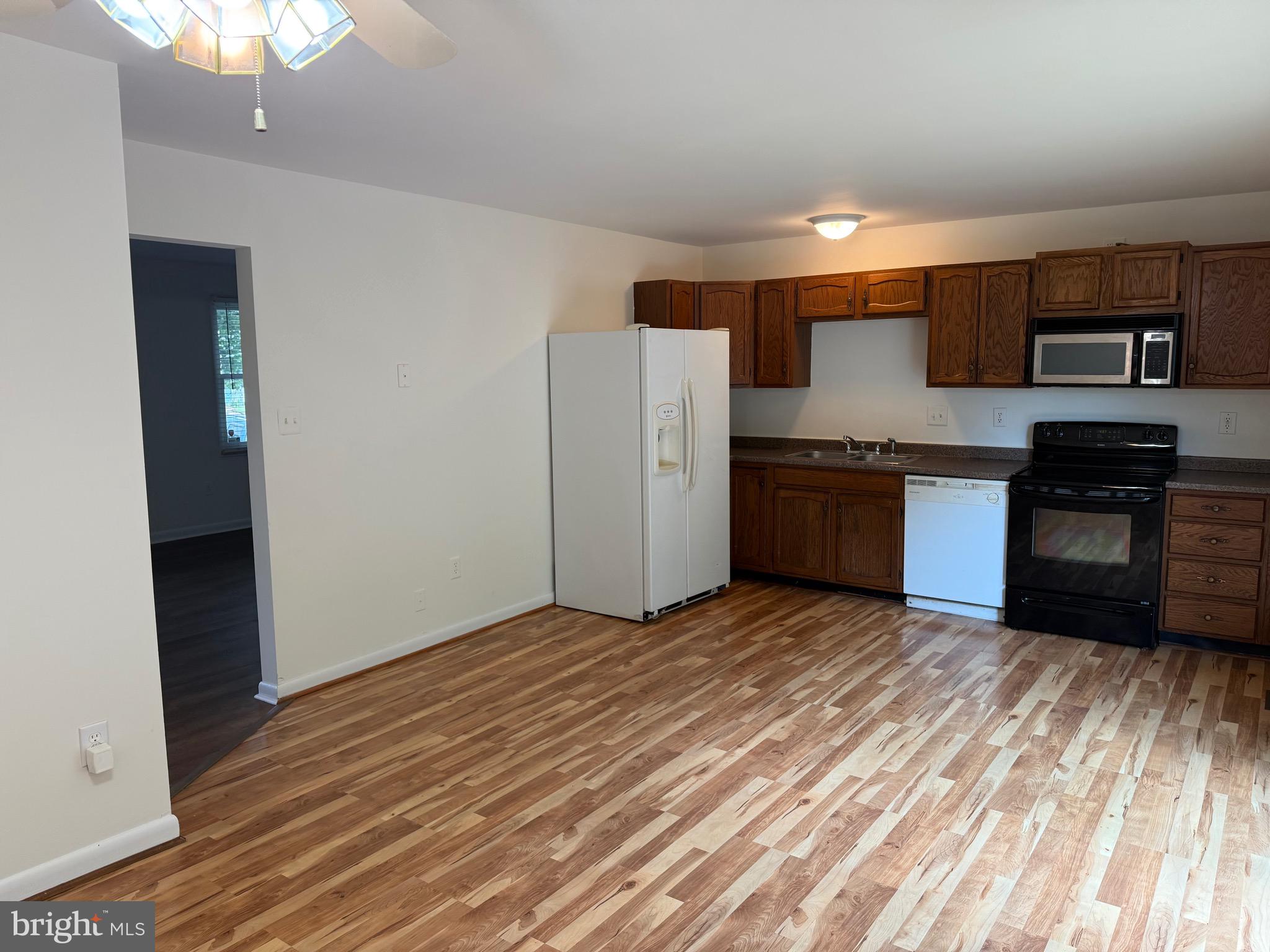 BREEZEWOOD FOREST EAST - Residential Lease