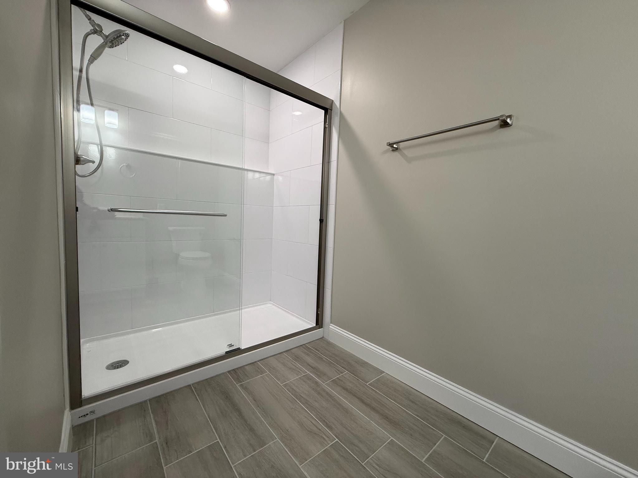 MAKEFIELD GLEN - Residential Lease