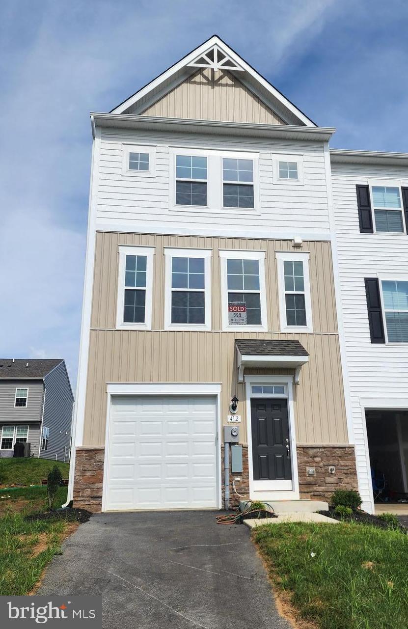 MARTINSBURG STATION - Residential Lease