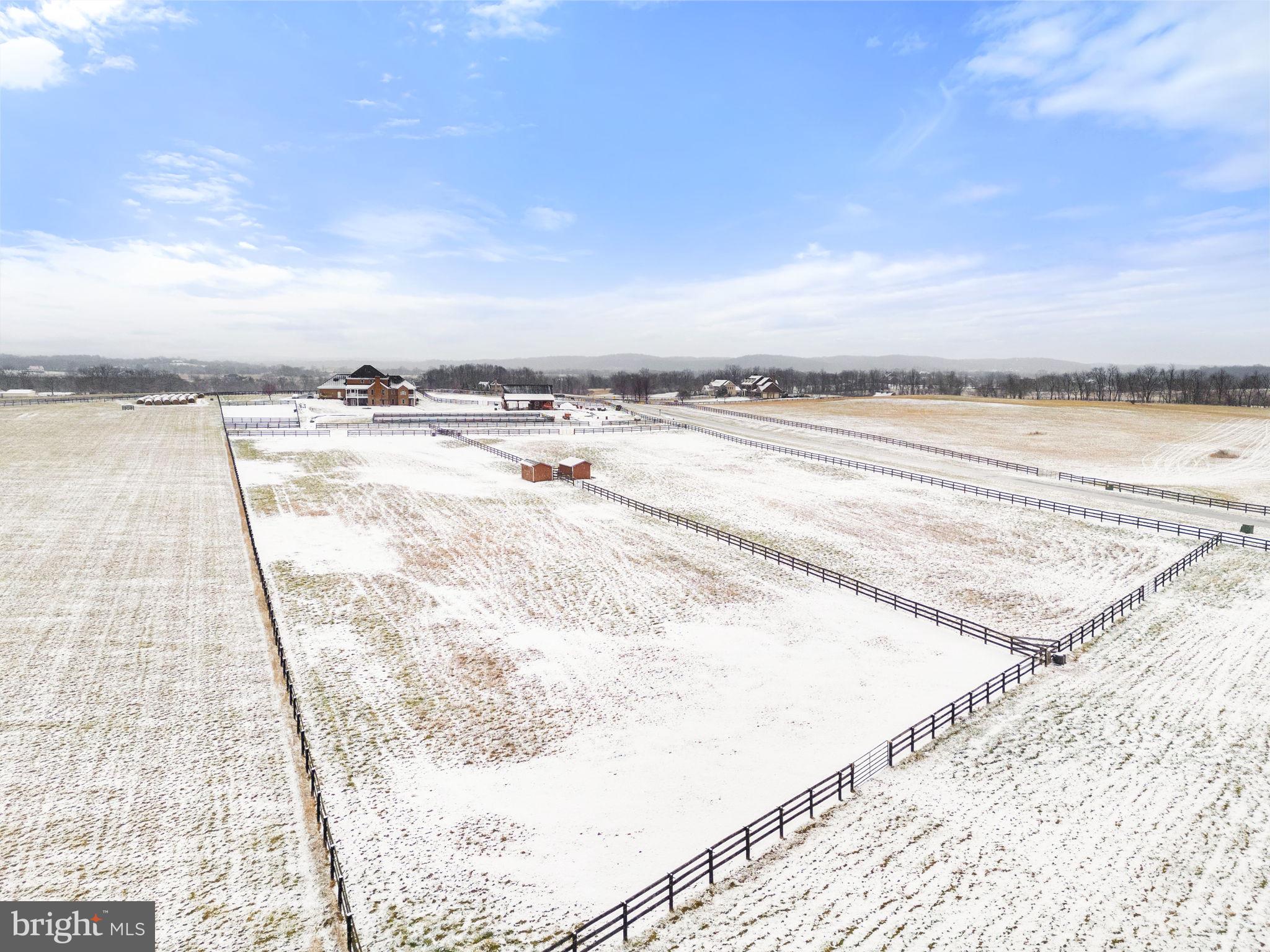 LEE'S CROSSING - Residential