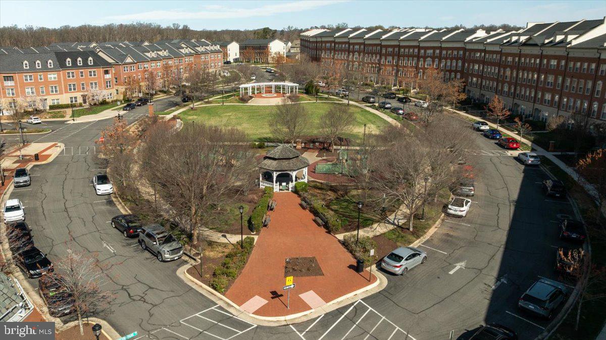 MADISON CRESCENT - Residential