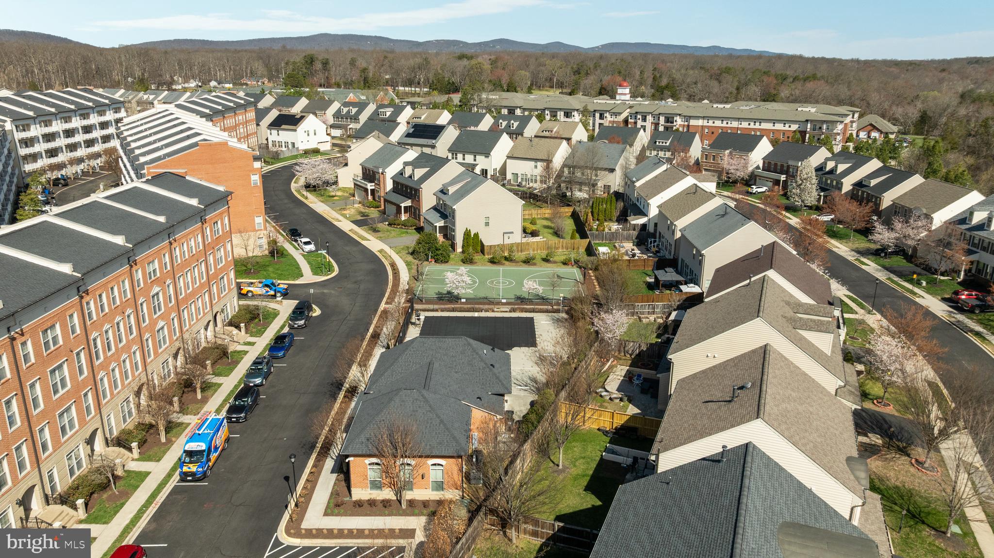 MADISON CRESCENT - Residential