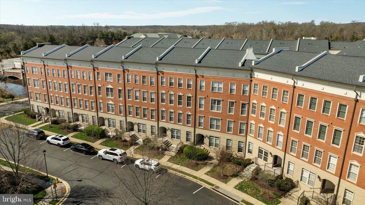 MADISON CRESCENT - Residential