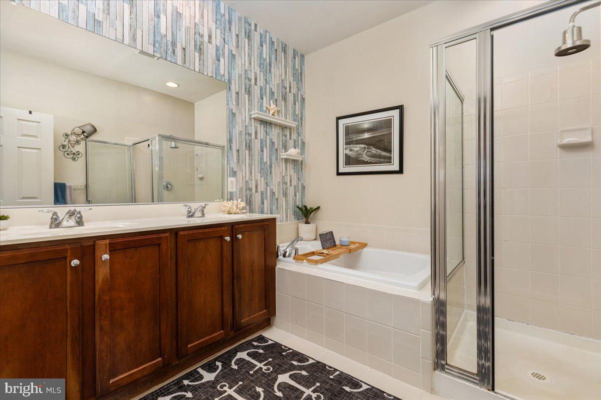 MADISON CRESCENT - Residential