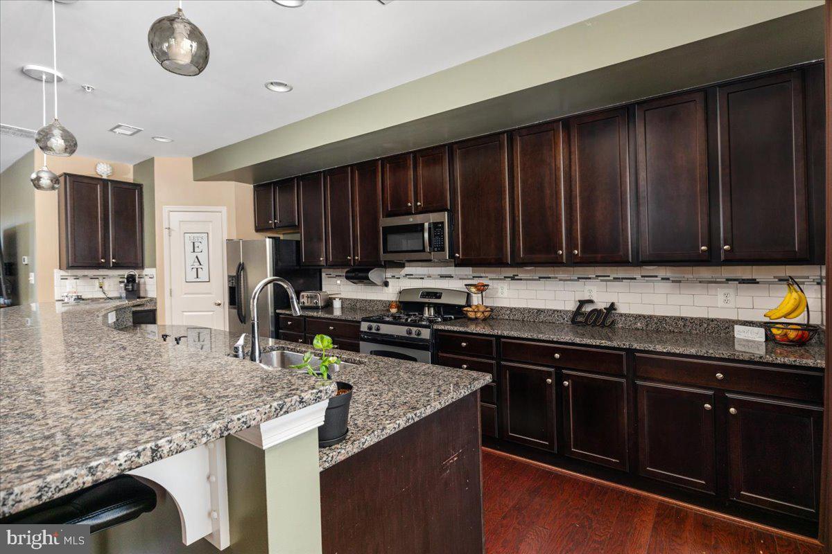 MADISON CRESCENT - Residential