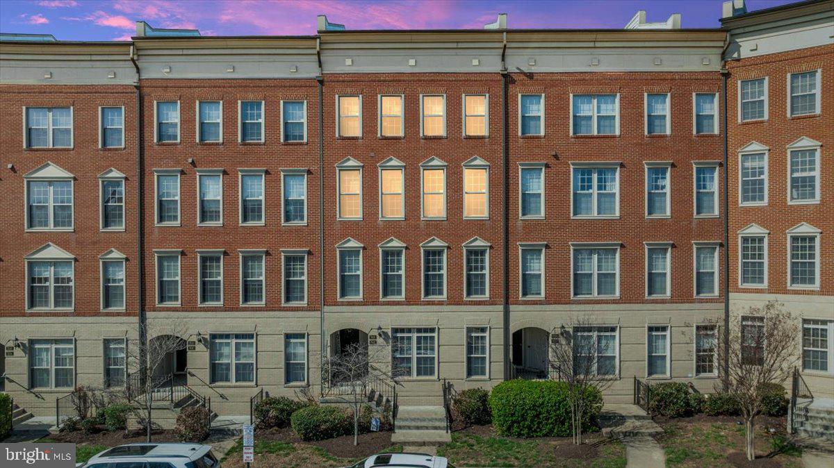 MADISON CRESCENT - Residential