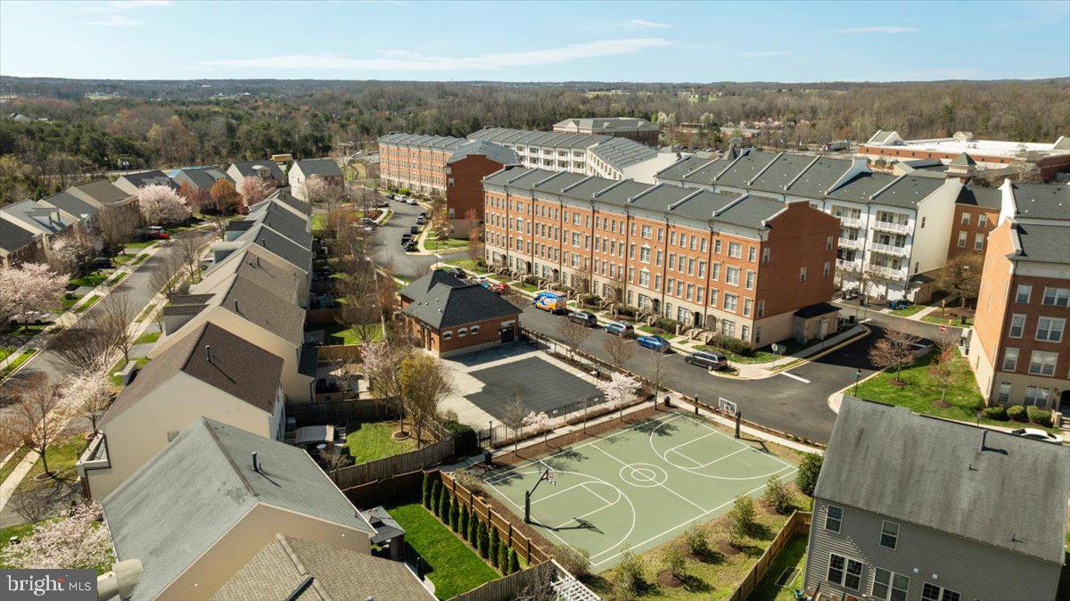 MADISON CRESCENT - Residential