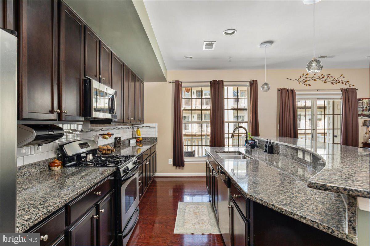 MADISON CRESCENT - Residential