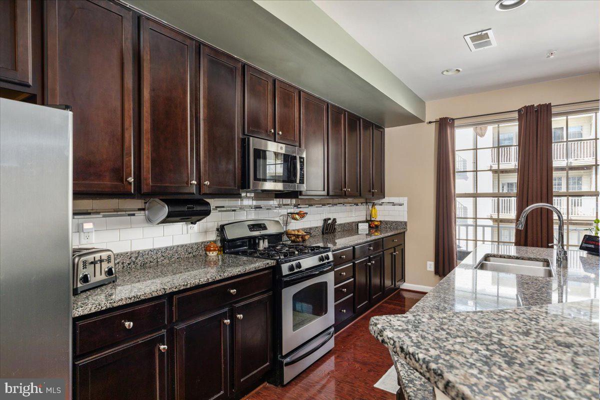 MADISON CRESCENT - Residential