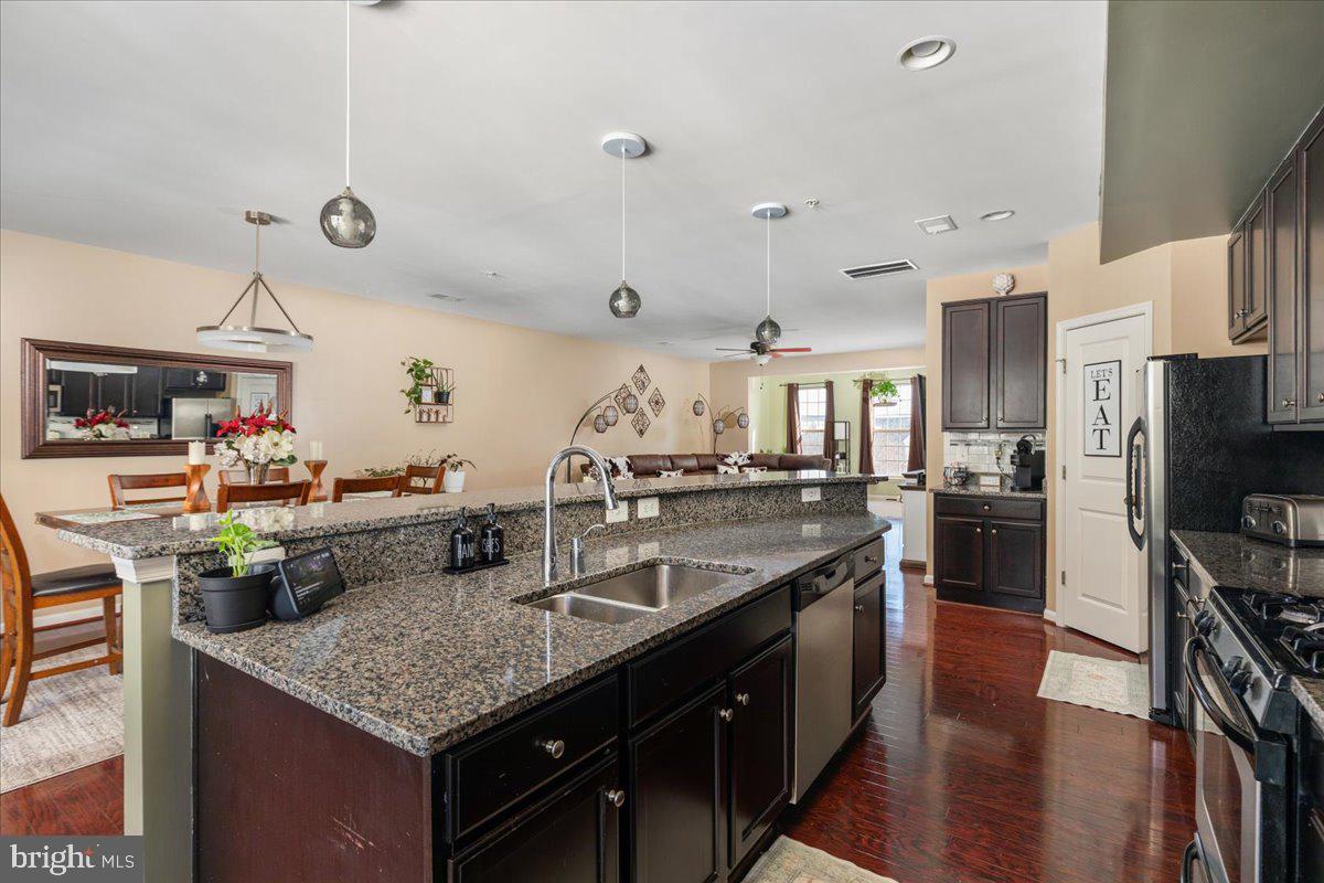 MADISON CRESCENT - Residential