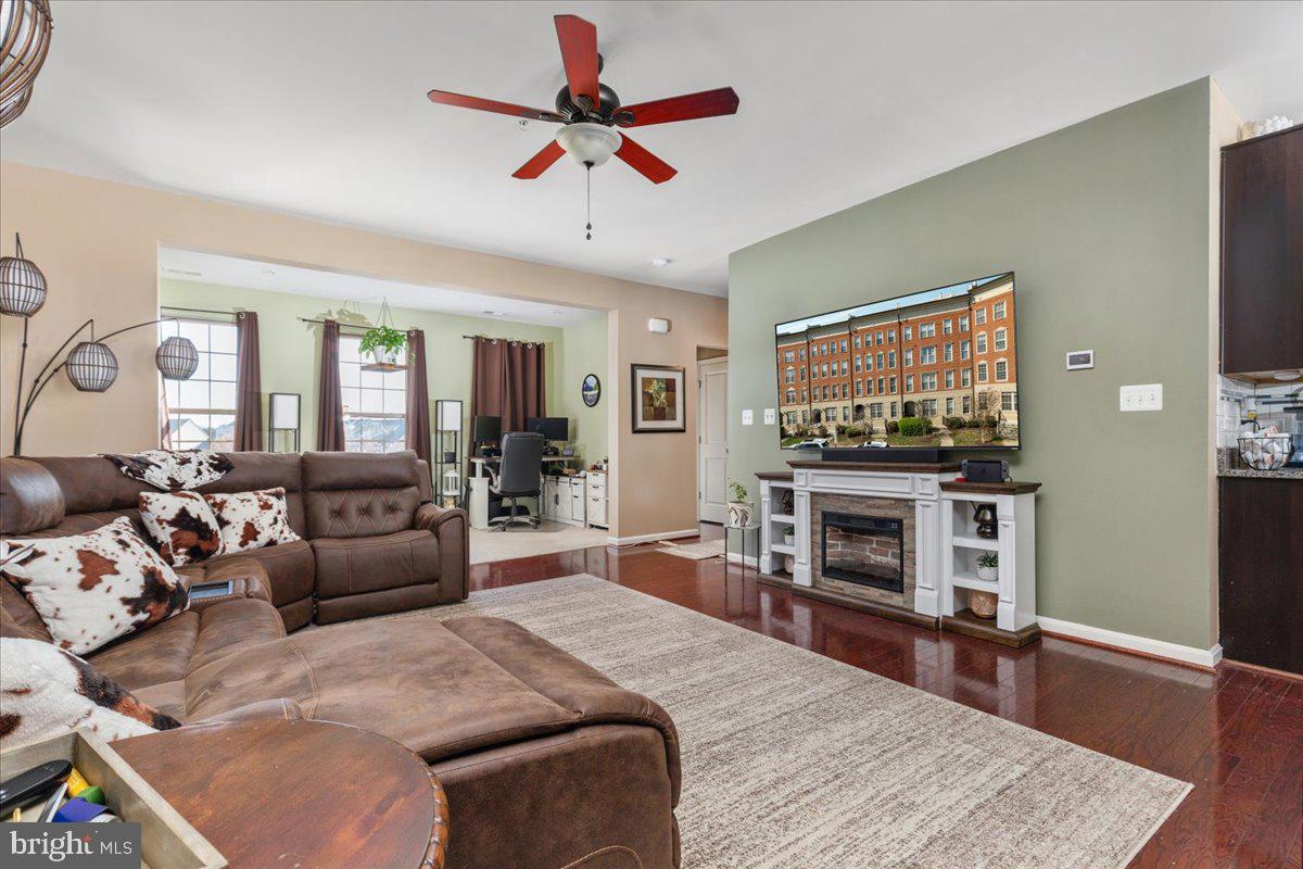 MADISON CRESCENT - Residential