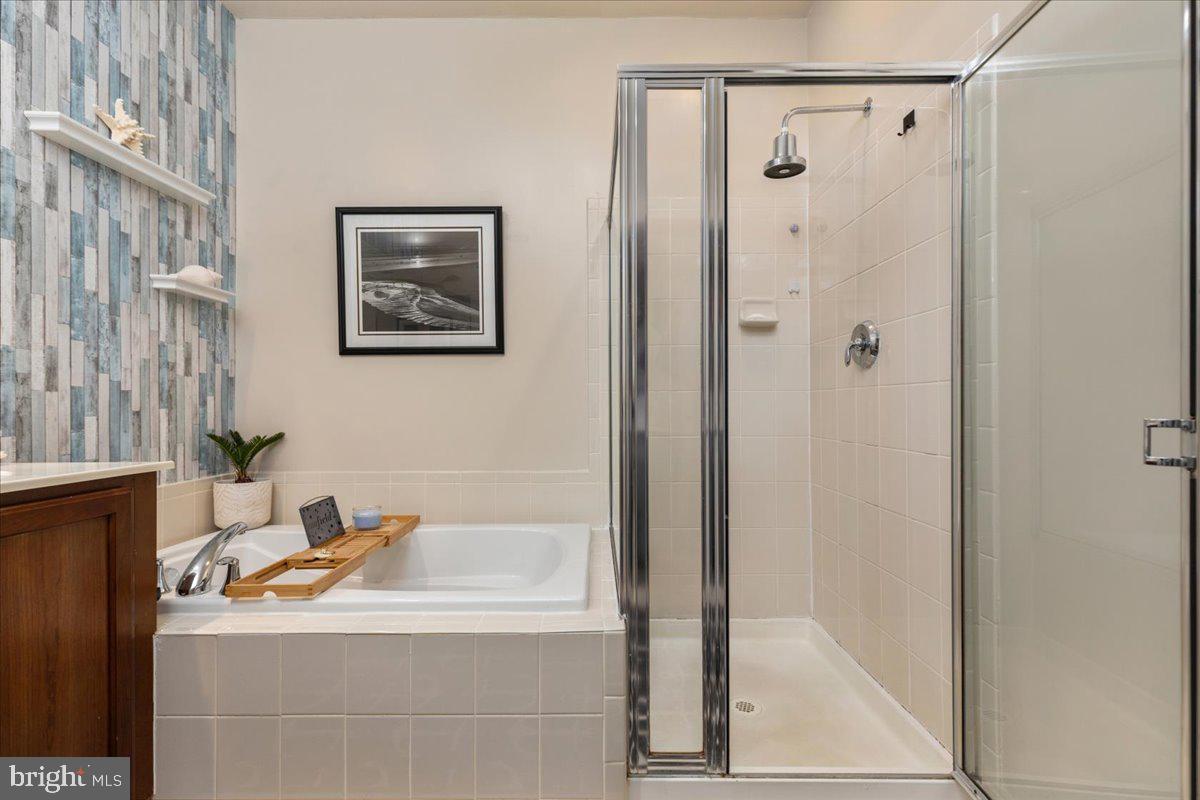 MADISON CRESCENT - Residential