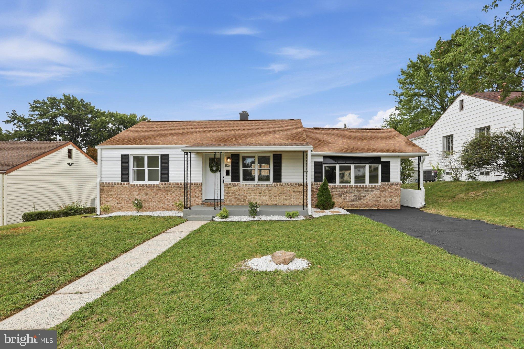 1124 SUNNYSIDE DRIVE