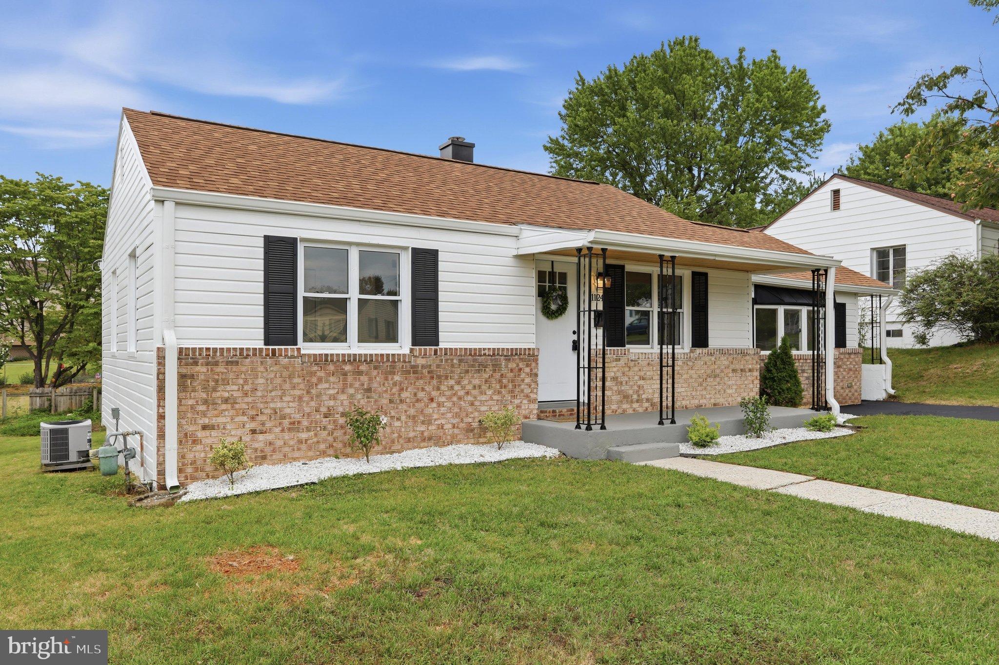1124 SUNNYSIDE DRIVE