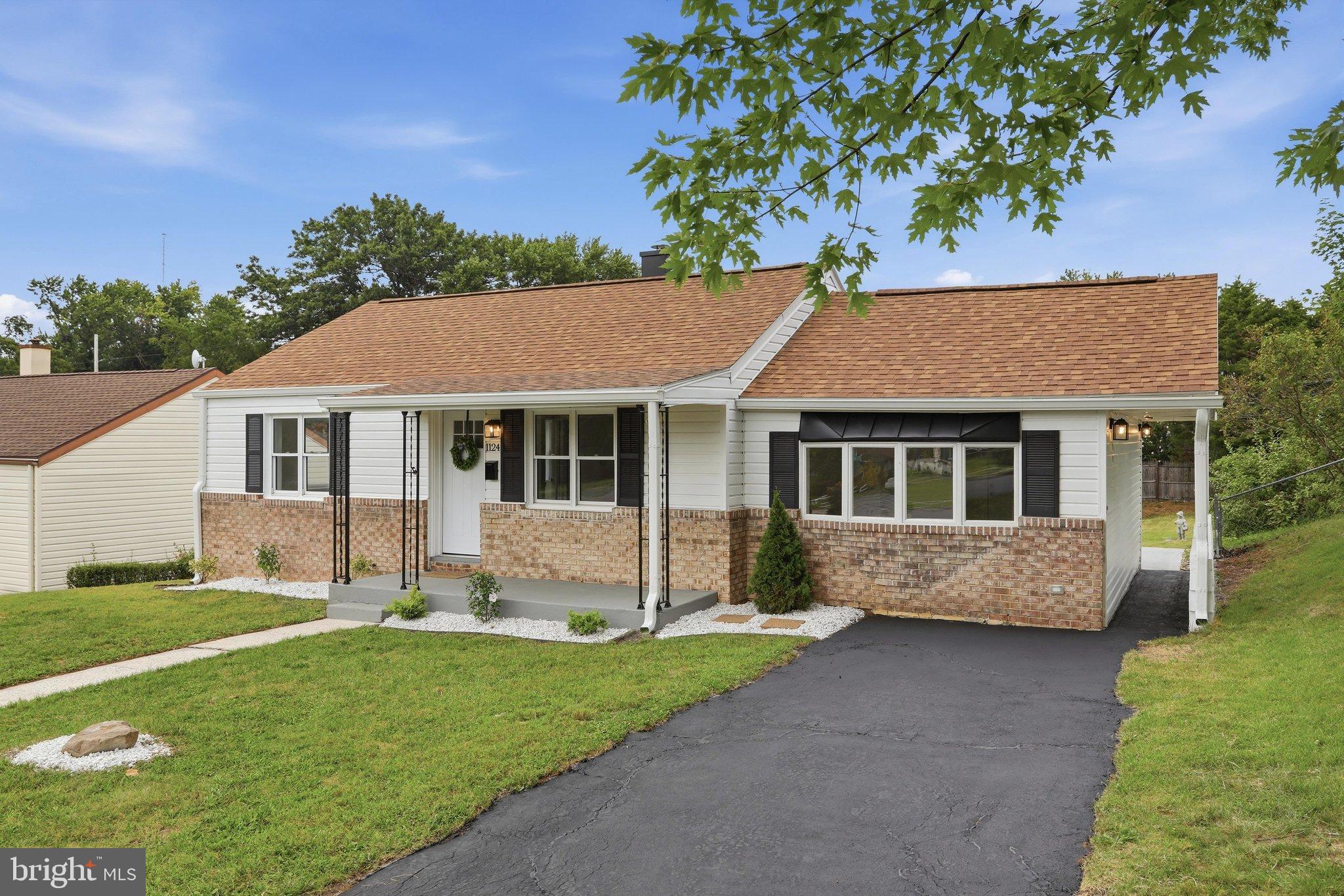 1124 SUNNYSIDE DRIVE