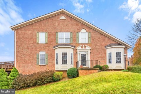 Photo of 224 North View Cir, WARRENTON, VA 20186 (MLS # VAFQ2019914)