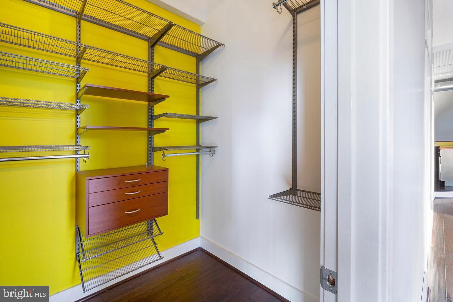 LOGAN SQUARE - Residential