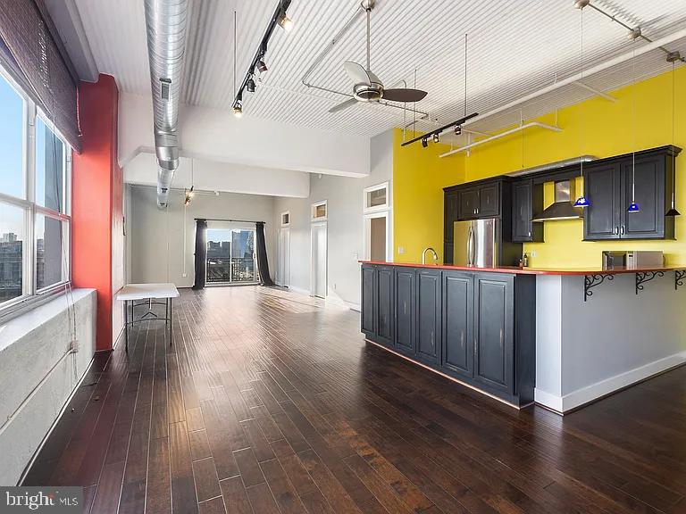 2200 ARCH STREET 912