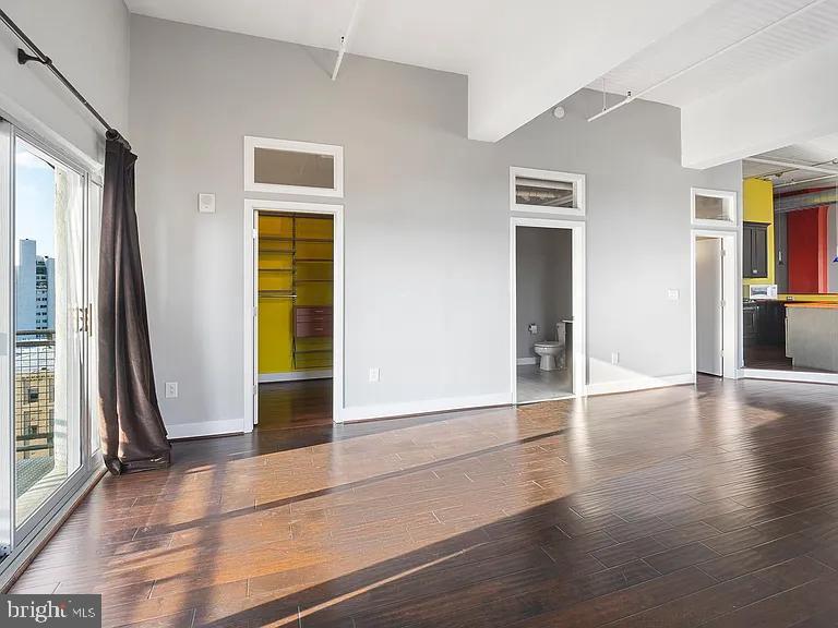 LOGAN SQUARE - Residential