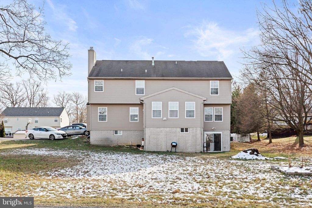 Photo of 791 Crestwood Dr, CHAMBERSBURG, PA 17202 (MLS # PAFL2031624)