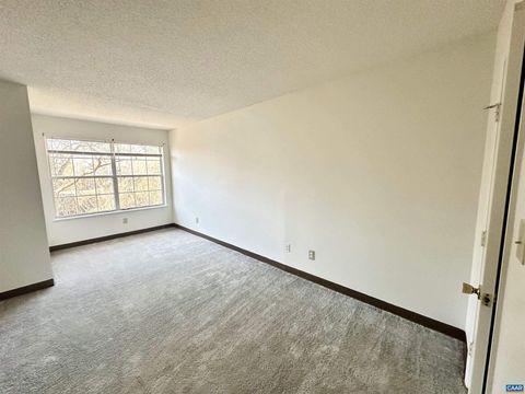 Condo For Rent - 1224 Smith St St #J<br/> CHARLOTTESVILLE, VA 22901