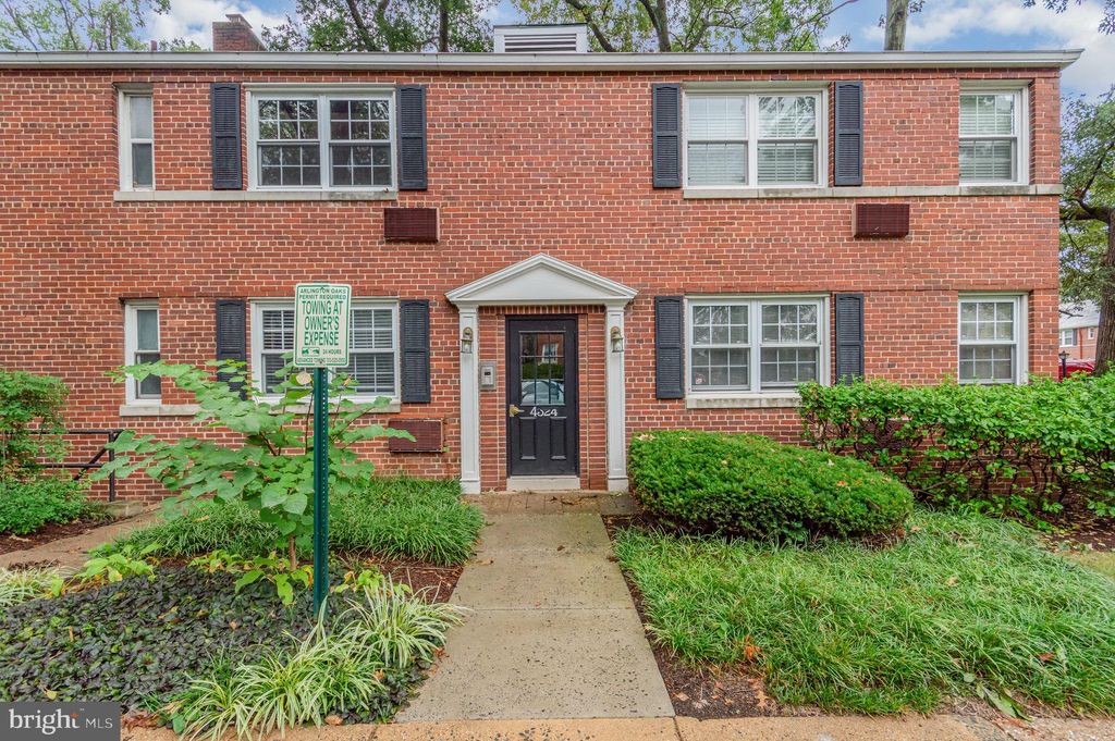 Photo of 4324 2nd Road N #43241, ARLINGTON, VA 22203 (MLS # VAAR2063892)