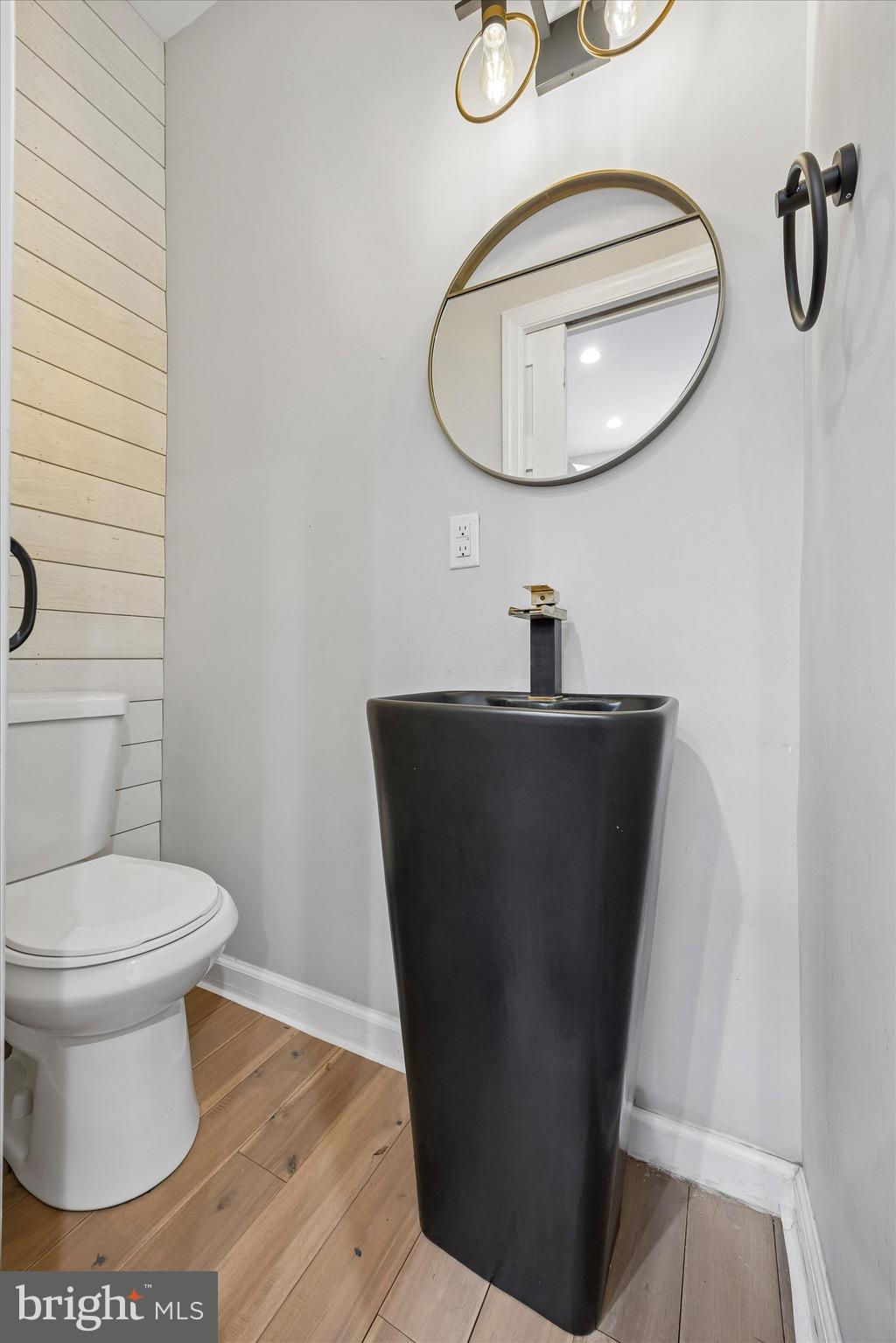 QUEEN VILLAGE - Residential