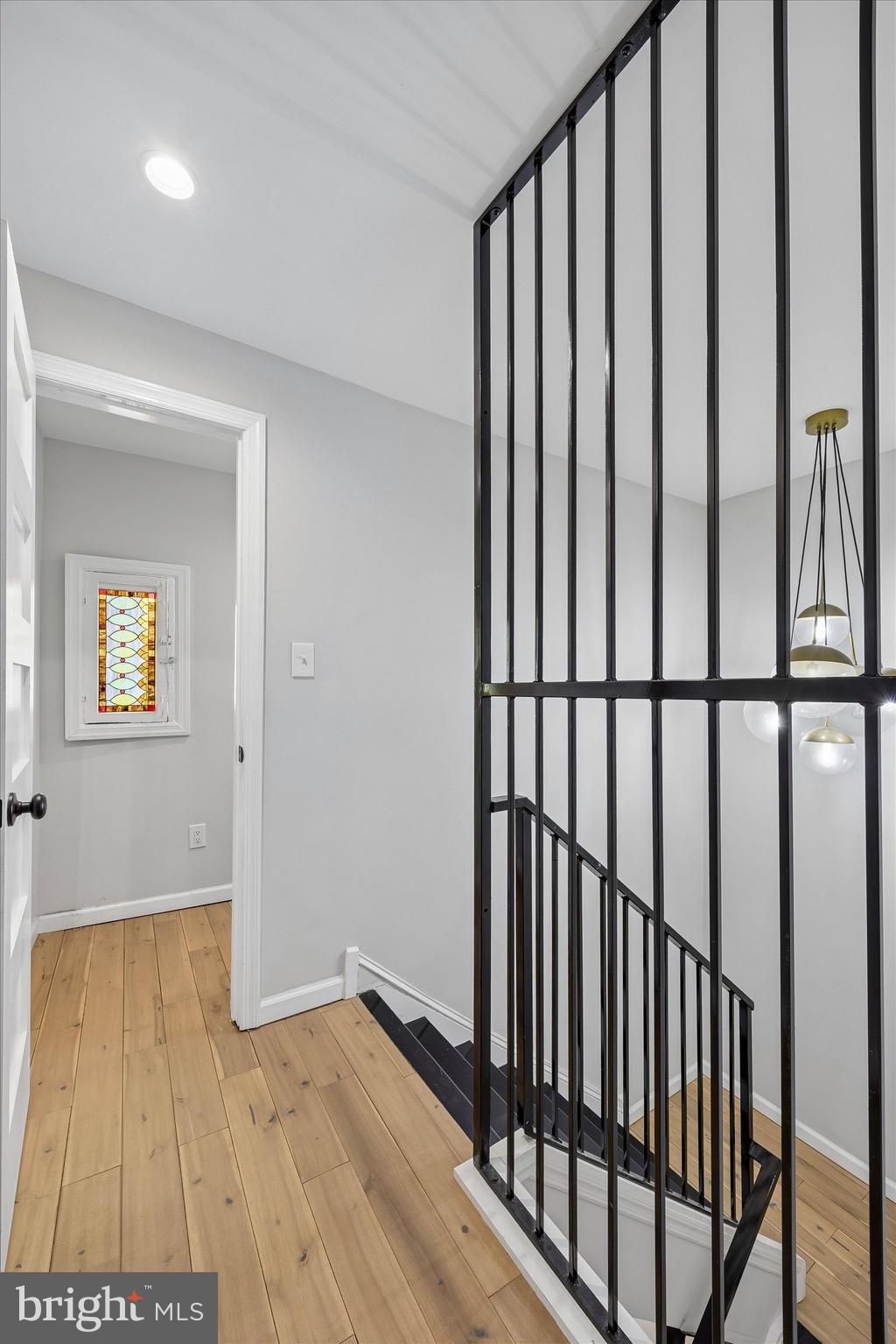 QUEEN VILLAGE - Residential